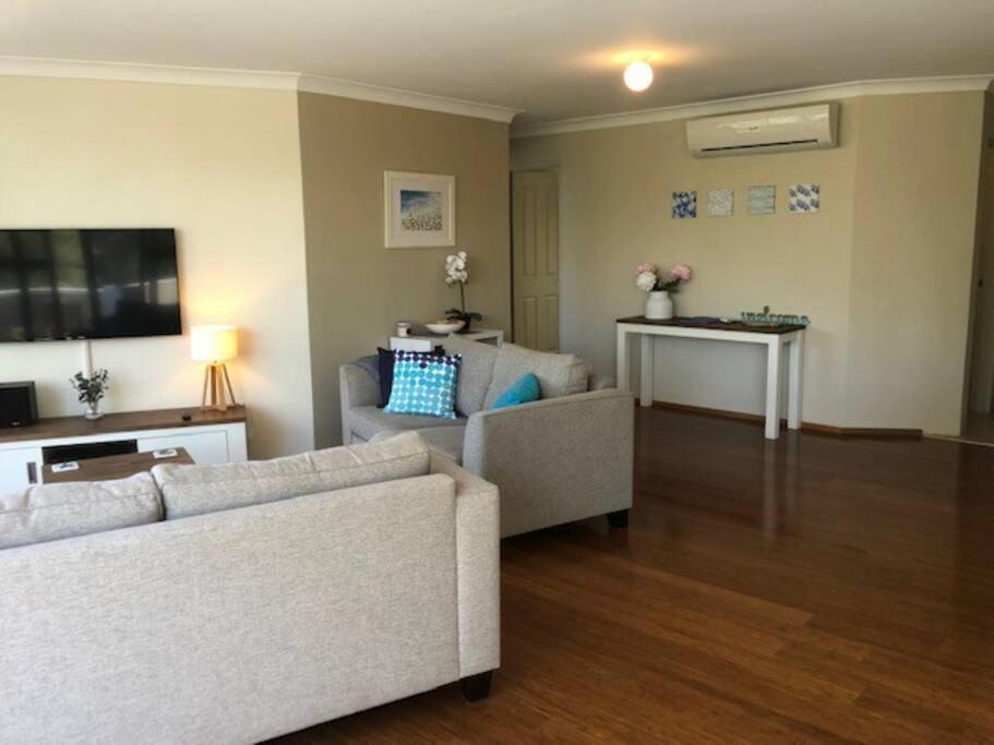 Tranquil Escape - Koala Hotspot - 2 Bed 2 Bath Apt Spectacular Sea Views Soldiers Point Exterior foto